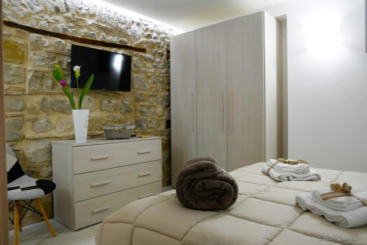 B&B Al Teatro Romano Benevento Bagian luar foto